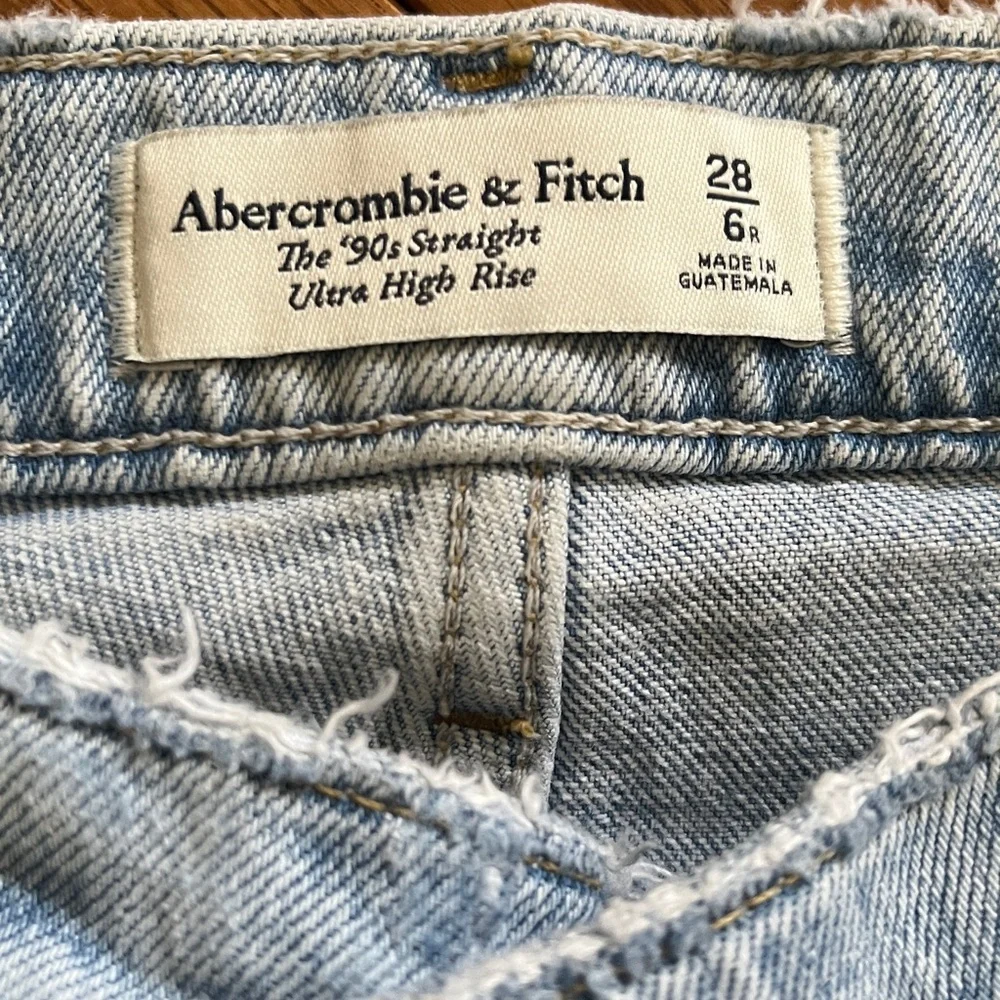 Abercrombie & Fitch The 90s Straight Ultra High Rise 28 / 6R - Picture 4 of 16